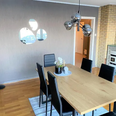 Big House, Free Parking, Wifi, 3 Bedrooms Holiday home *