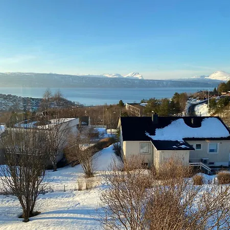 Big House, Free Parking, Wifi, 3 Bedrooms Holiday home Narvik