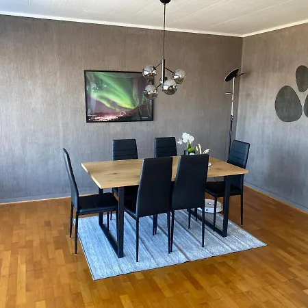Big House, Free Parking, Wifi, 3 Bedrooms Holiday home Narvik